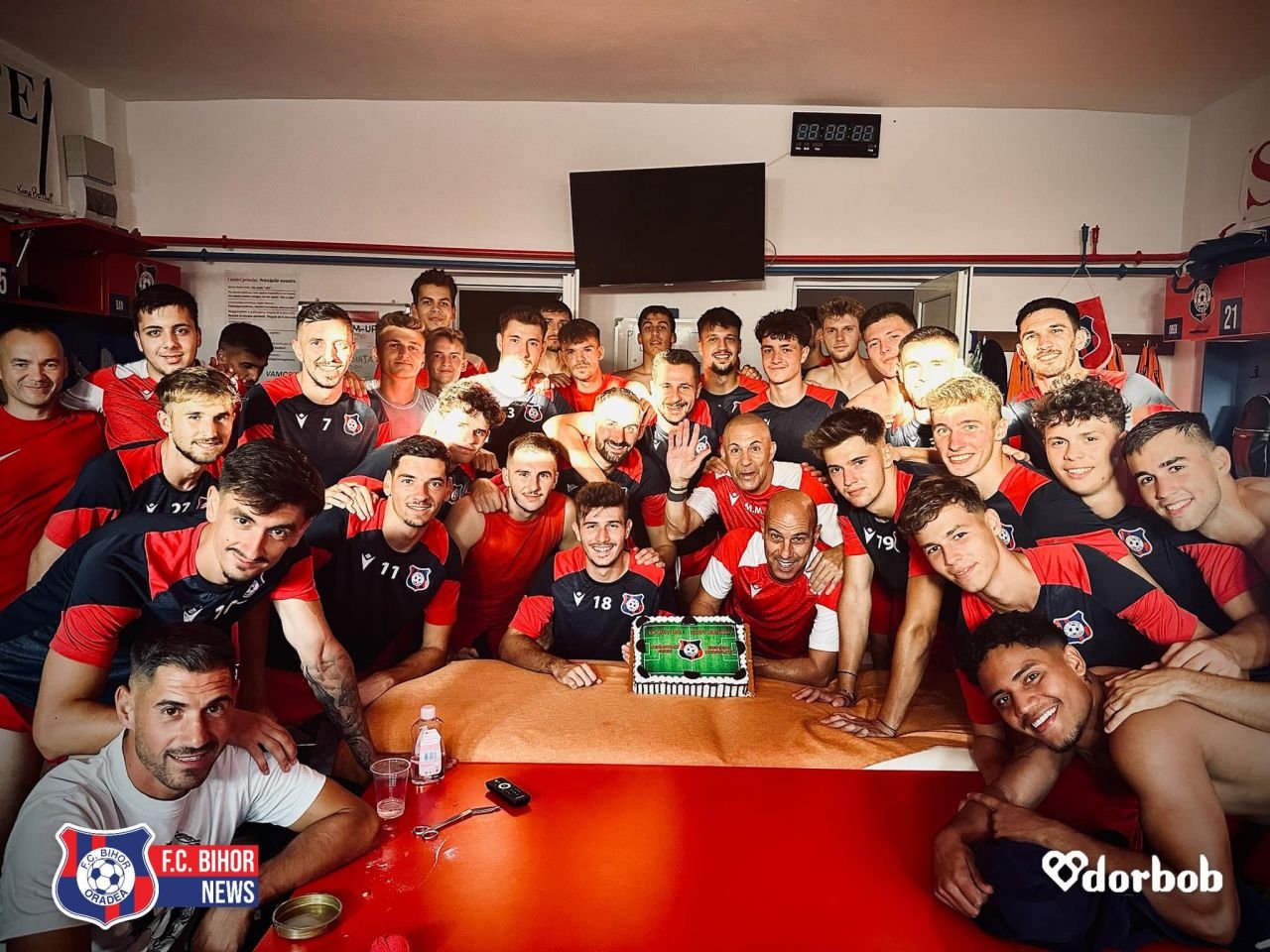 Ce mai face Deniz Giafer la noua echipă. Este coleg în centrul defensivei cu un fost jucător al lui Arsenal și Ajax Amsterdam!_2