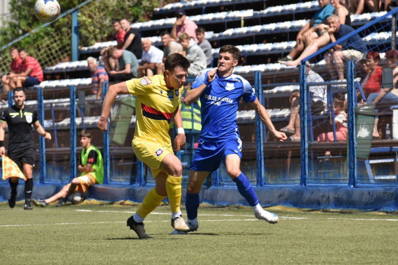 Ce mai face Deniz Giafer la noua echipă. Este coleg în centrul defensivei cu un fost jucător al lui Arsenal și Ajax Amsterdam!_14
