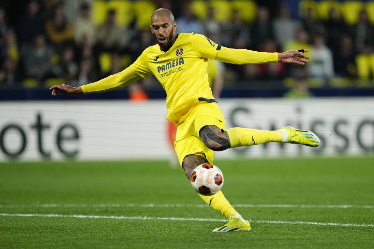 După 7 sezoane în Premier League și un trofeu Europa League câștigat, fotbalistul francez de națională începe o carieră în baschet!_2