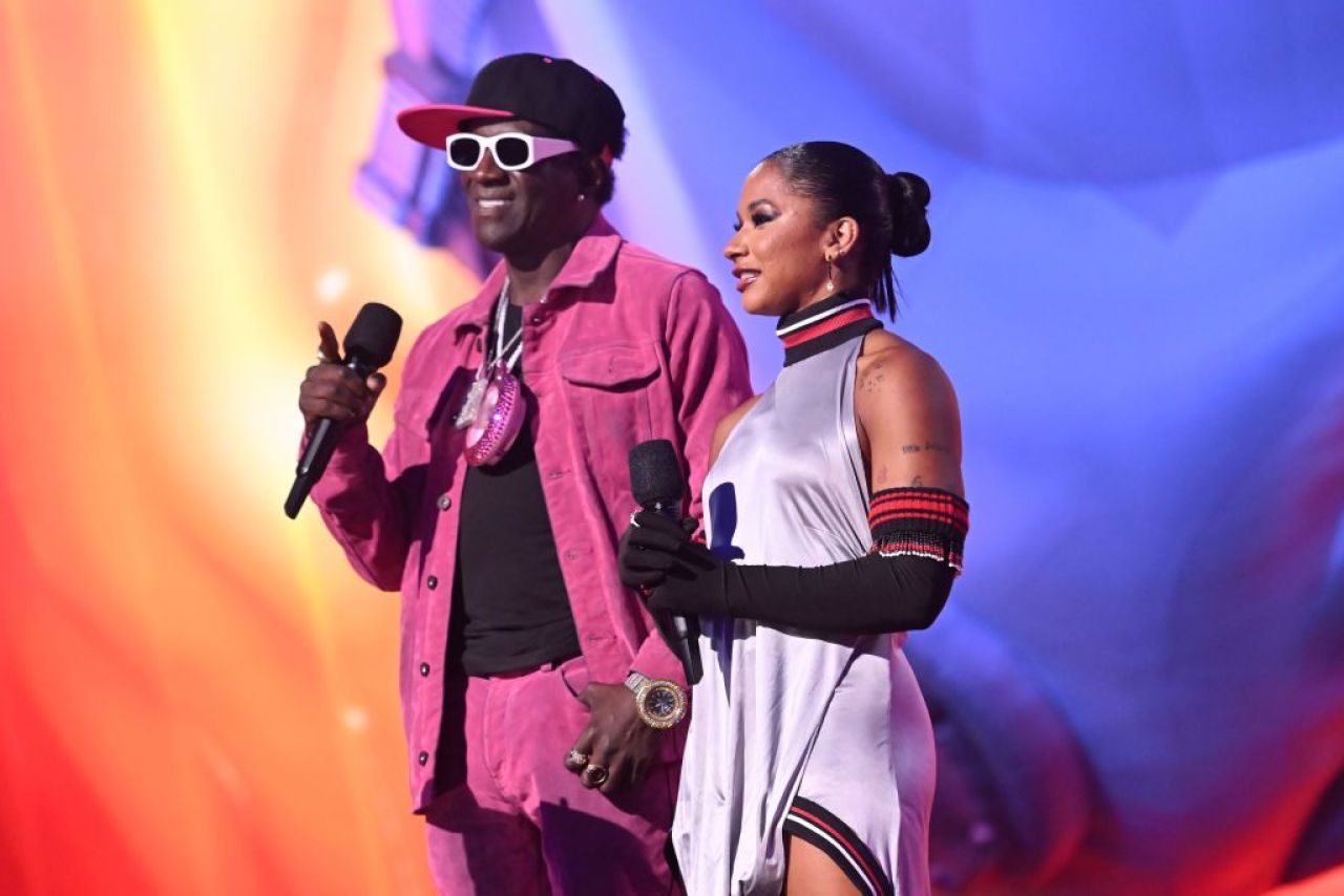 A făcut spectacol alături de Taylor Swift la MTV Music Awards. Apariție incendiară pentru Jordan Chiles_5
