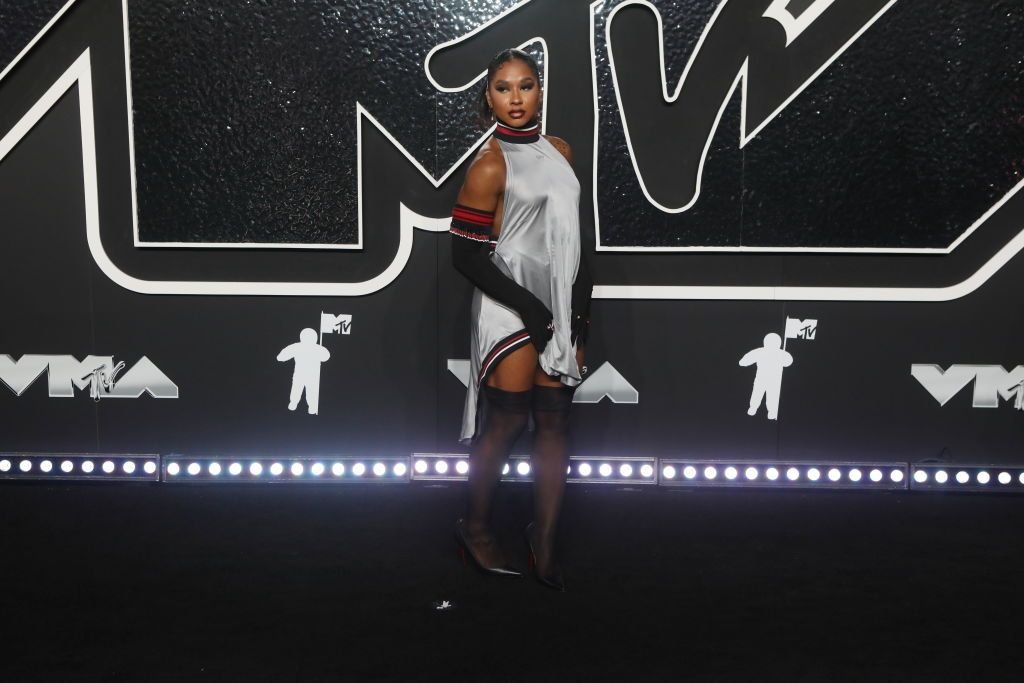 A făcut spectacol alături de Taylor Swift la MTV Music Awards. Apariție incendiară pentru Jordan Chiles_7
