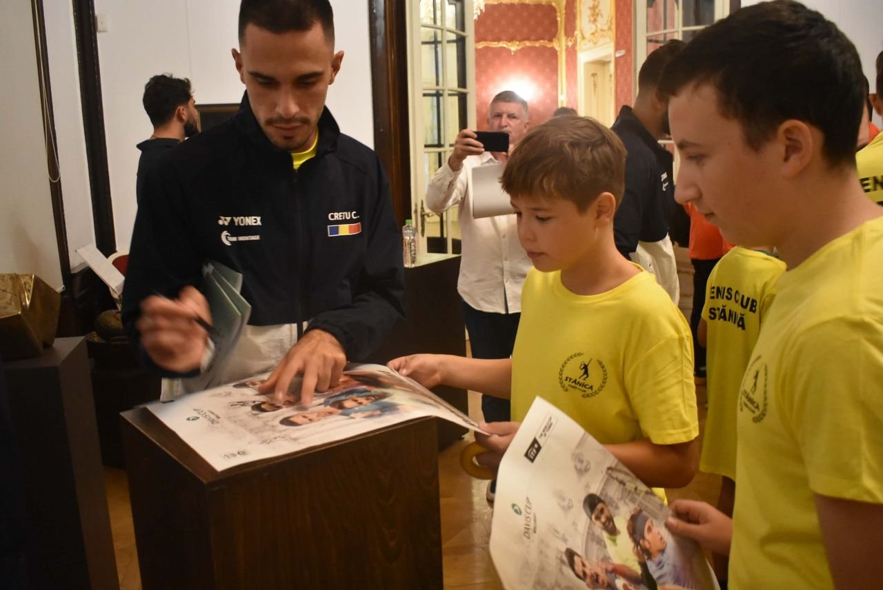 „Mi se spunea 'profesorul de limba fotbal'.” Sorin Cîrțu, apariție „Davis” la Craiova, înainte de România - China_17