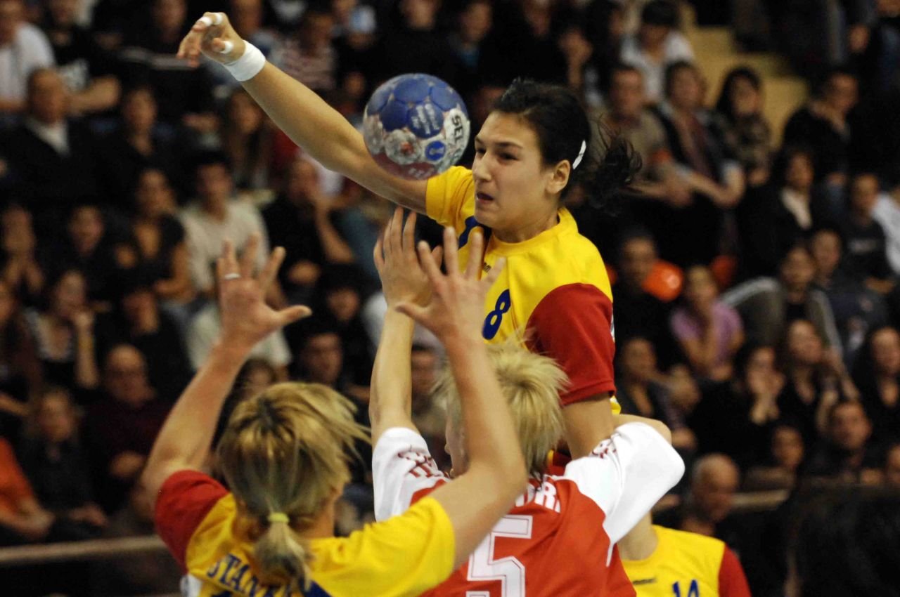 Cariera Cristinei Neagu în imagini: De la primele meciuri la senioare, până la națională și epoca CSM București_3