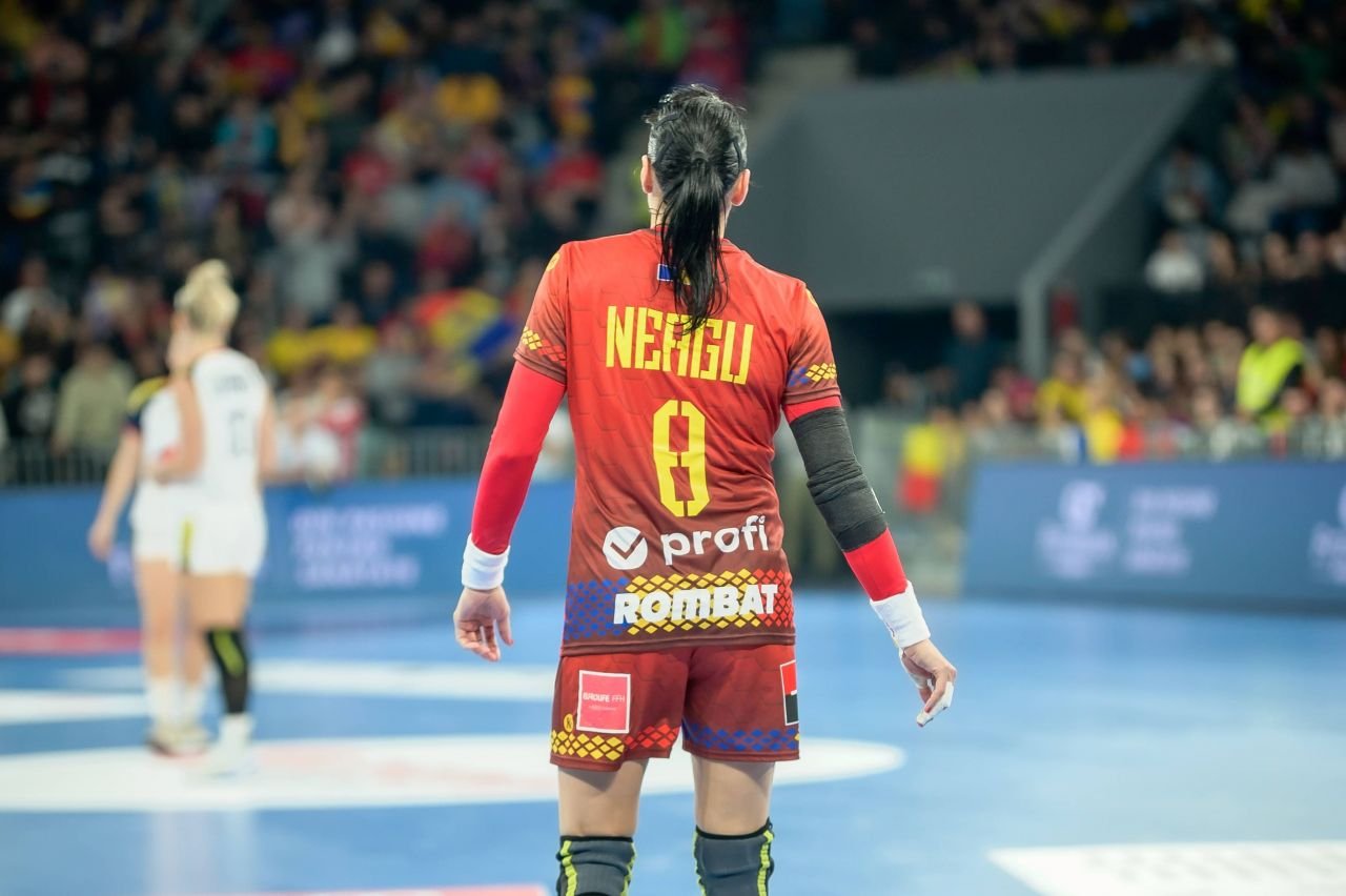Cariera Cristinei Neagu în imagini: De la primele meciuri la senioare, până la națională și epoca CSM București_16