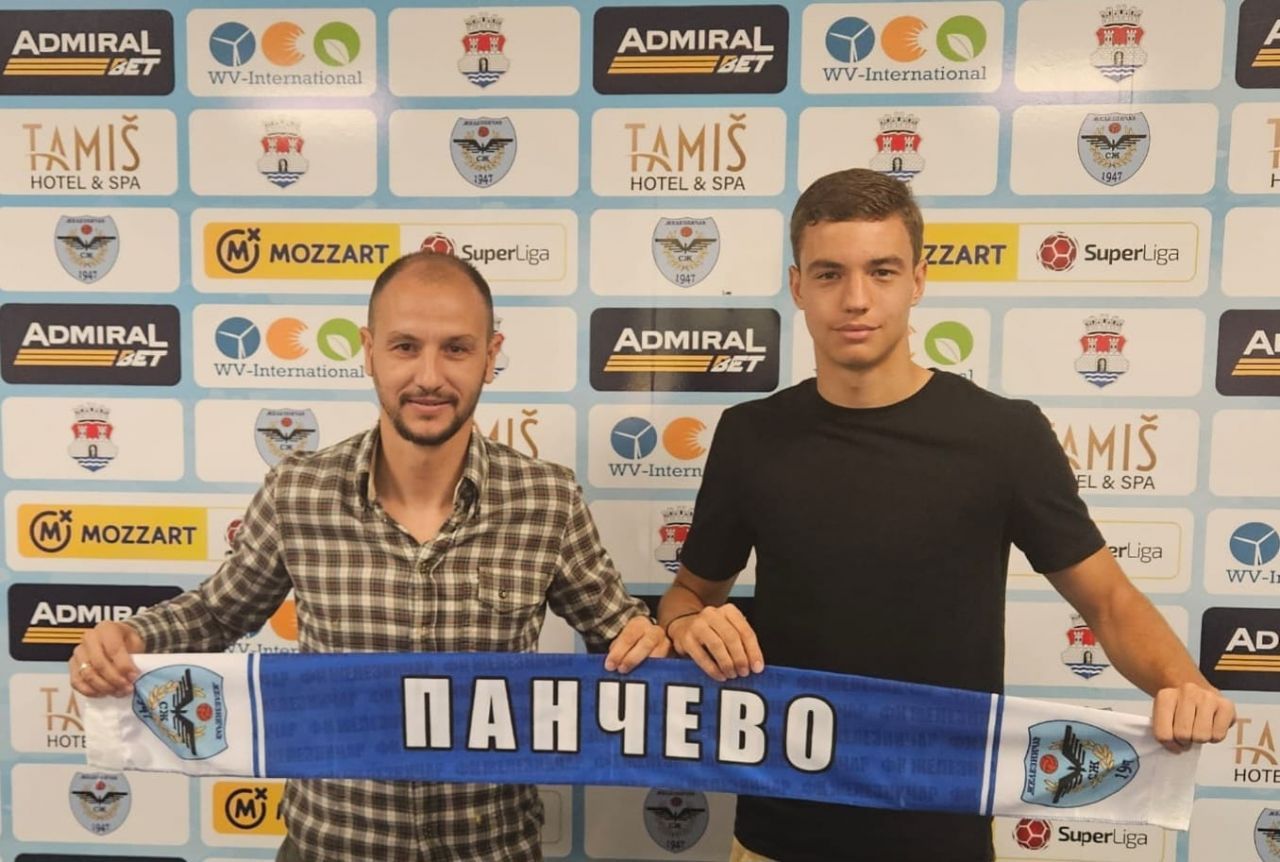 Fiul unei legende a lui Manchester United a semnat primul contract de profesionist în Serbia! _2