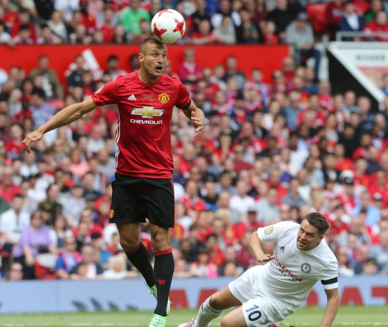Fiul unei legende a lui Manchester United a semnat primul contract de profesionist în Serbia! _9