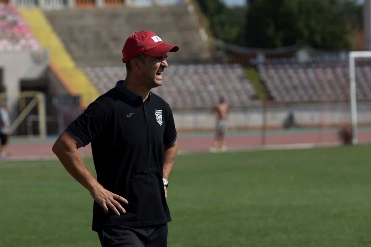 Câți fotbaliști cu meciuri în prima divizie are Florin Bratu la CS Dinamo din Liga 3, echipă cu 21 de jucători Under 21!_2