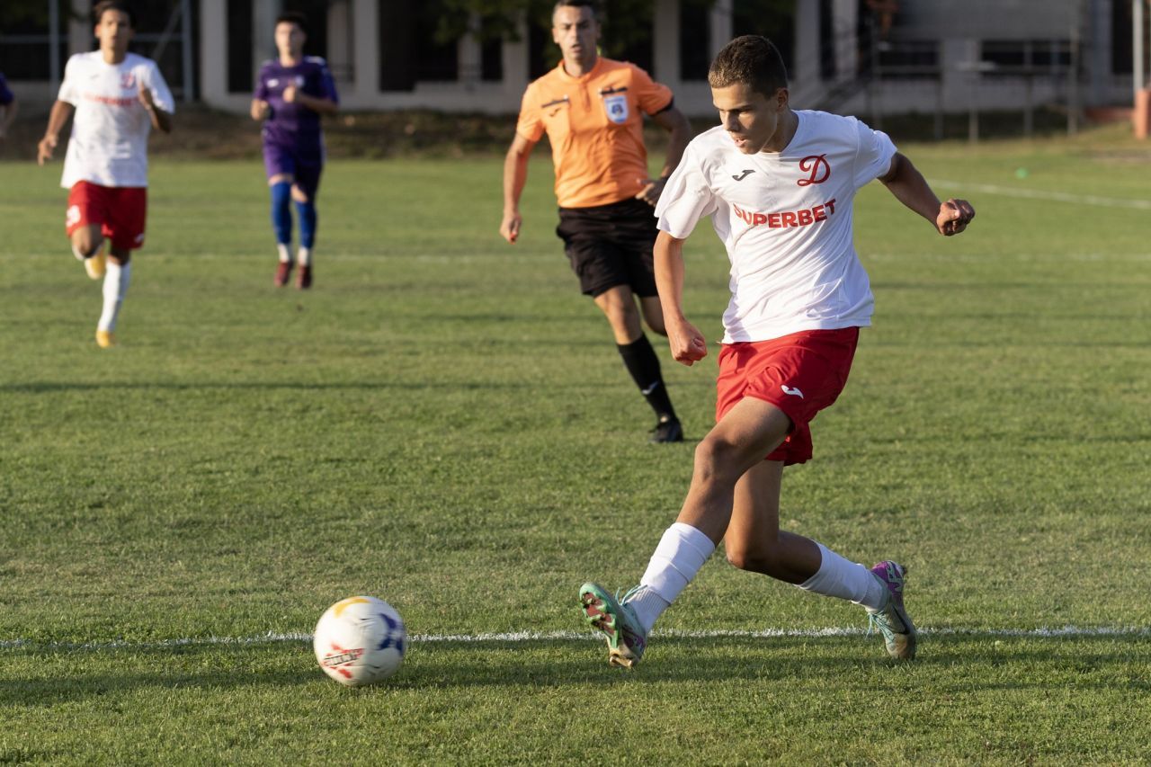 Câți fotbaliști cu meciuri în prima divizie are Florin Bratu la CS Dinamo din Liga 3, echipă cu 21 de jucători Under 21!_7