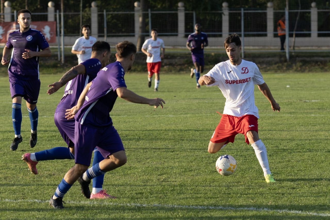 Câți fotbaliști cu meciuri în prima divizie are Florin Bratu la CS Dinamo din Liga 3, echipă cu 21 de jucători Under 21!_8