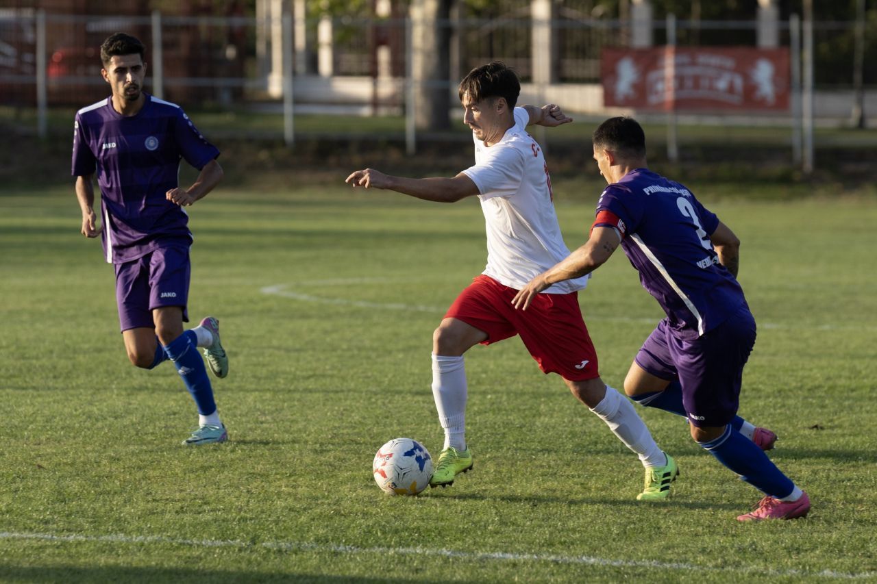 Câți fotbaliști cu meciuri în prima divizie are Florin Bratu la CS Dinamo din Liga 3, echipă cu 21 de jucători Under 21!_9