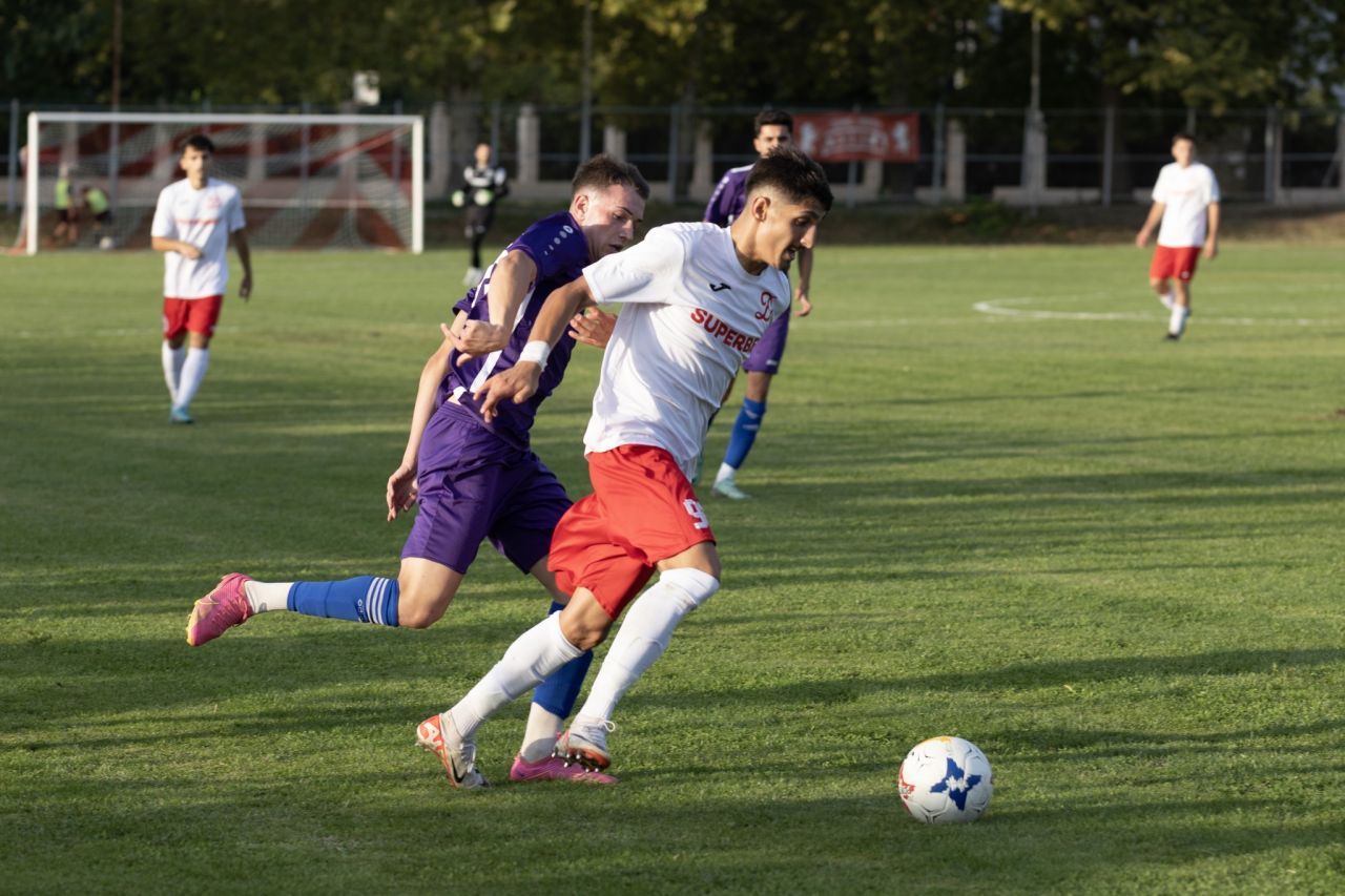 Câți fotbaliști cu meciuri în prima divizie are Florin Bratu la CS Dinamo din Liga 3, echipă cu 21 de jucători Under 21!_10