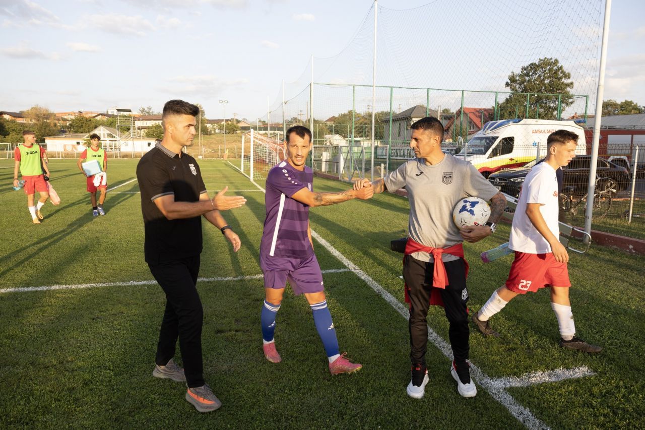 Câți fotbaliști cu meciuri în prima divizie are Florin Bratu la CS Dinamo din Liga 3, echipă cu 21 de jucători Under 21!_22