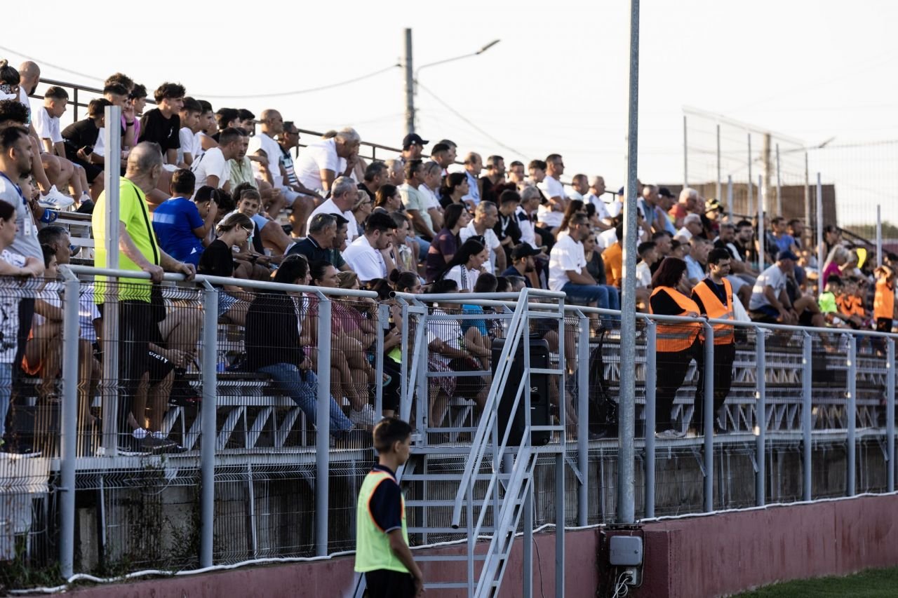 Câți fotbaliști cu meciuri în prima divizie are Florin Bratu la CS Dinamo din Liga 3, echipă cu 21 de jucători Under 21!_24