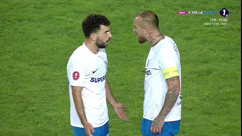 Conflict pe teren între Alibec și coechipierul Grigoryan! Hagi și arbitrul au intervenit_16