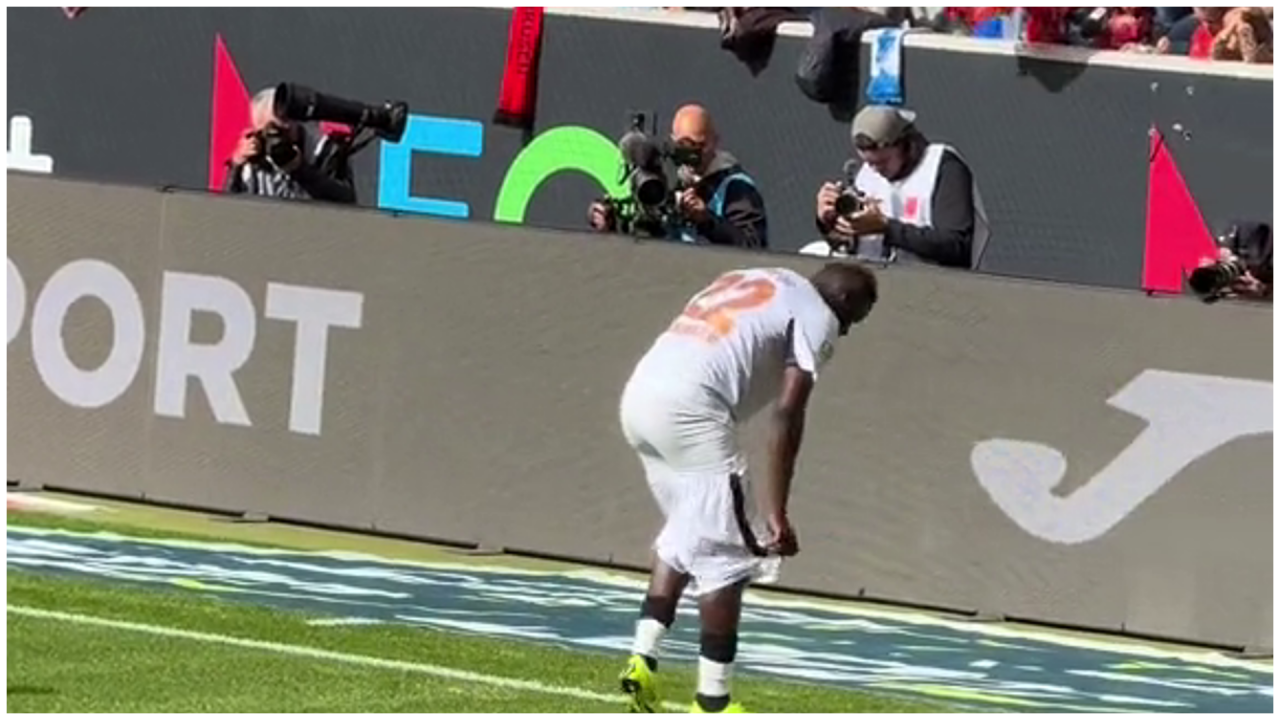 Inedit! Atacantul lui Bayer Leverkusen și-a dat pantalonii jos după ce a &icirc;nscris o dublă : Așa am văzut pe TikTok!