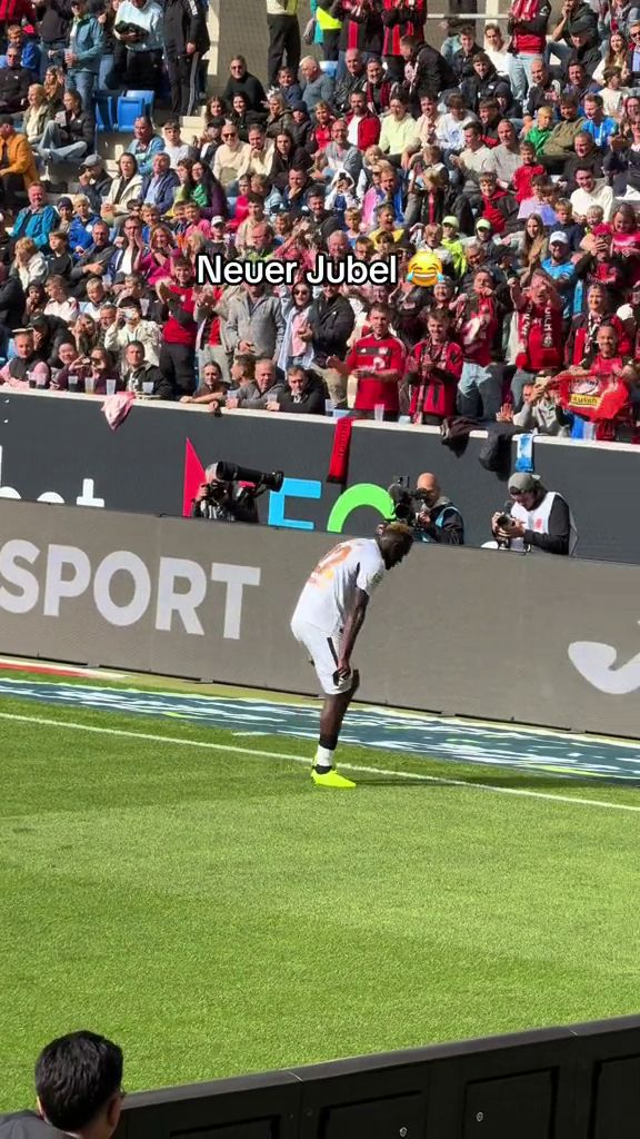 Inedit! Atacantul lui Bayer Leverkusen și-a dat pantalonii jos după ce a înscris o