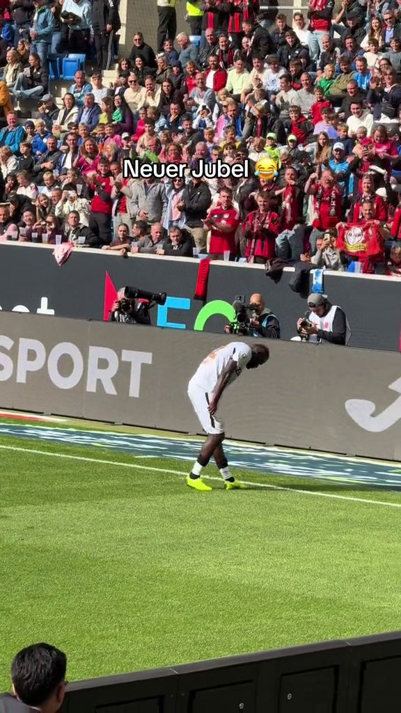 Inedit! Atacantul lui Bayer Leverkusen și-a dat pantalonii jos după ce a înscris o