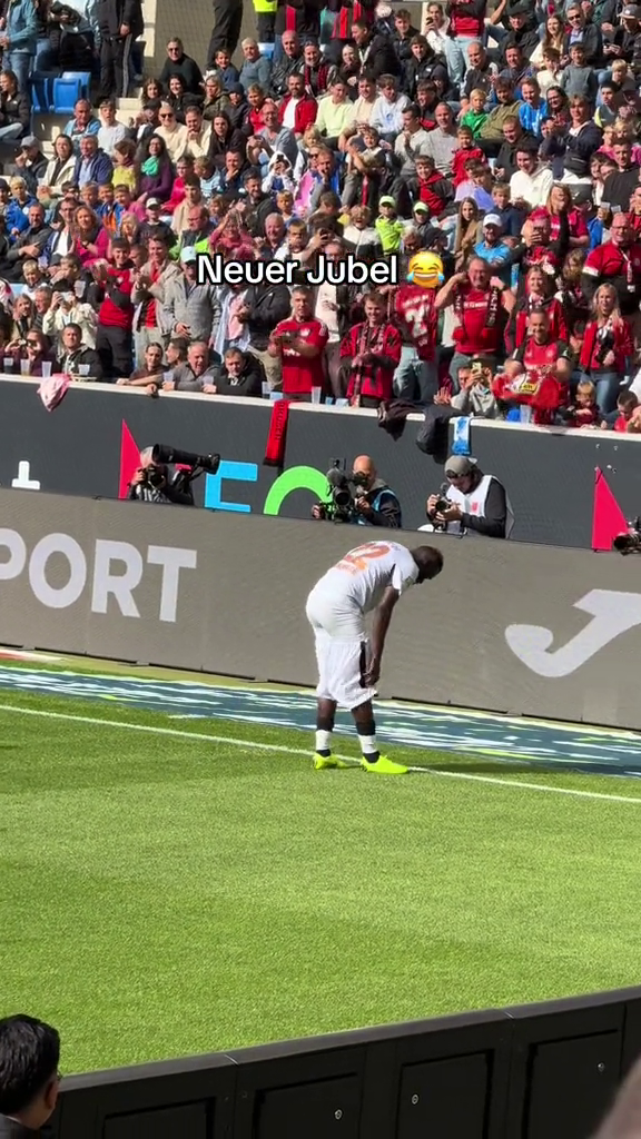 Inedit! Atacantul lui Bayer Leverkusen și-a dat pantalonii jos după ce a înscris o 