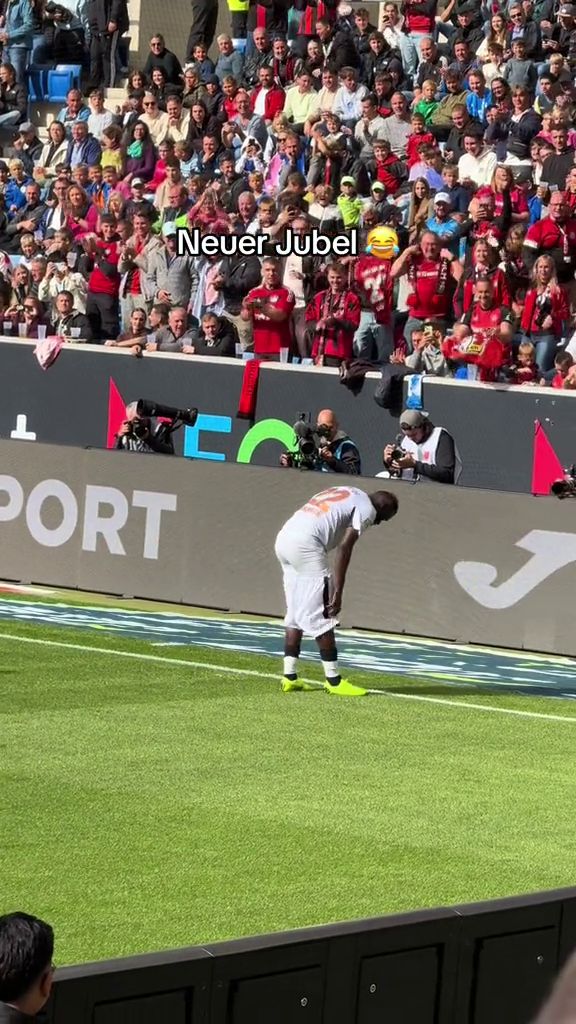 Inedit! Atacantul lui Bayer Leverkusen și-a dat pantalonii jos după ce a înscris o
