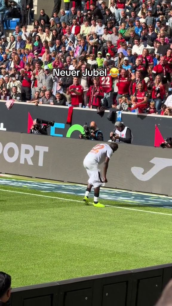 Inedit! Atacantul lui Bayer Leverkusen și-a dat pantalonii jos după ce a înscris o