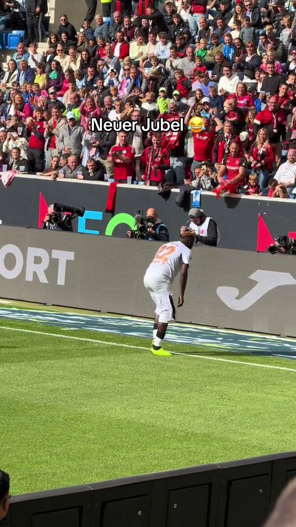 Inedit! Atacantul lui Bayer Leverkusen și-a dat pantalonii jos după ce a înscris o 