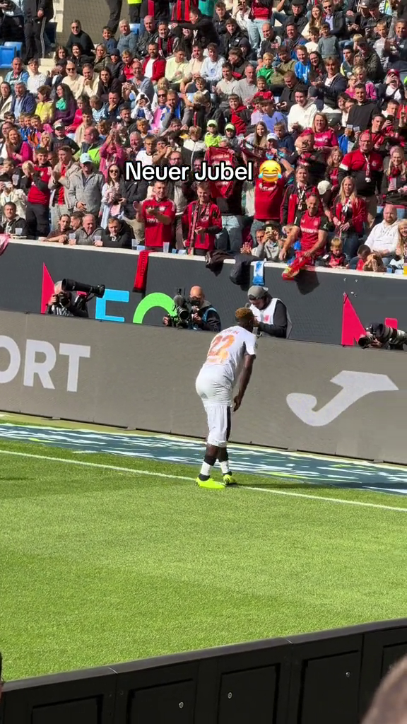 Inedit! Atacantul lui Bayer Leverkusen și-a dat pantalonii jos după ce a înscris o 