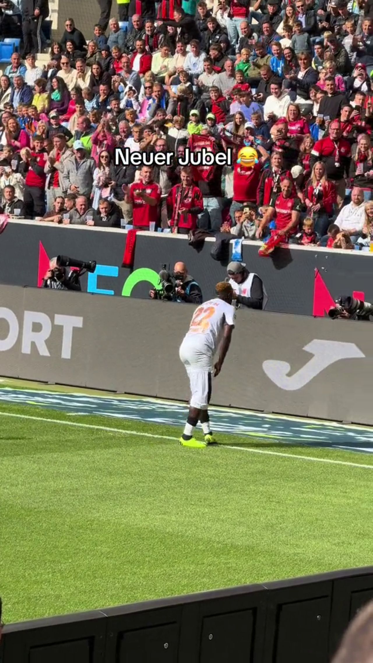 Inedit! Atacantul lui Bayer Leverkusen și-a dat pantalonii jos după ce a înscris o