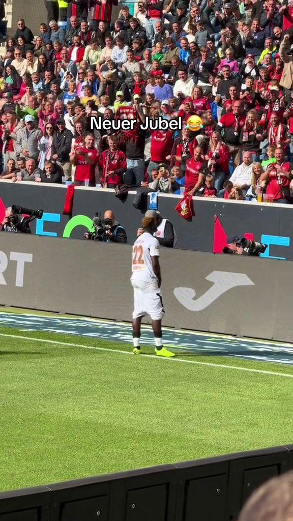 Inedit! Atacantul lui Bayer Leverkusen și-a dat pantalonii jos după ce a înscris o