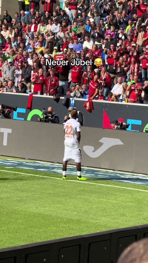 Inedit! Atacantul lui Bayer Leverkusen și-a dat pantalonii jos după ce a înscris o