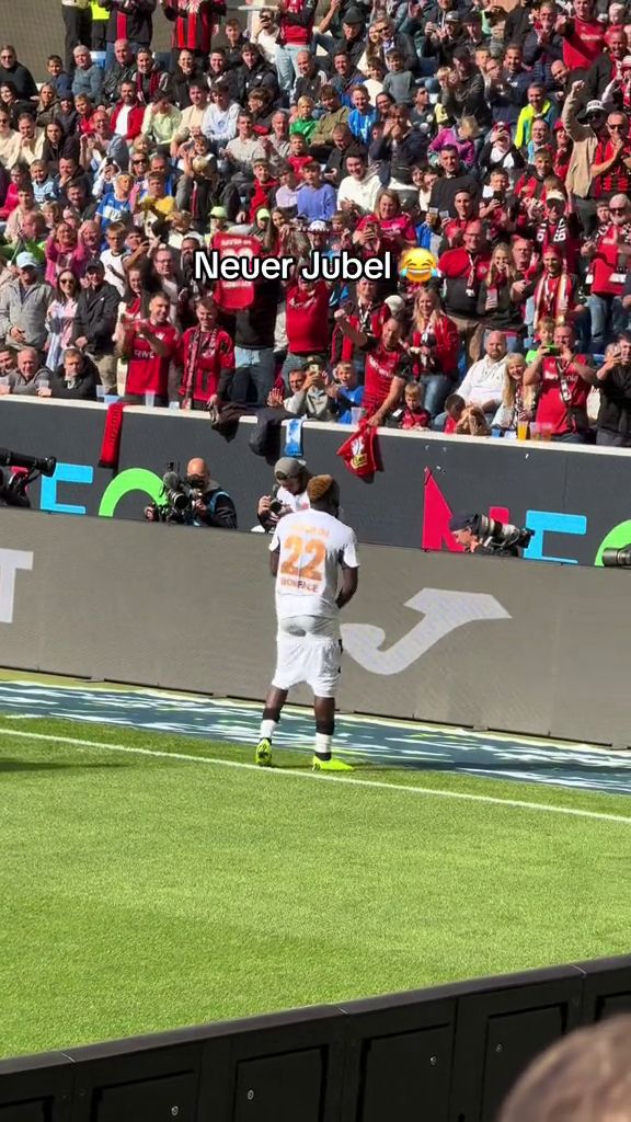 Inedit! Atacantul lui Bayer Leverkusen și-a dat pantalonii jos după ce a înscris o