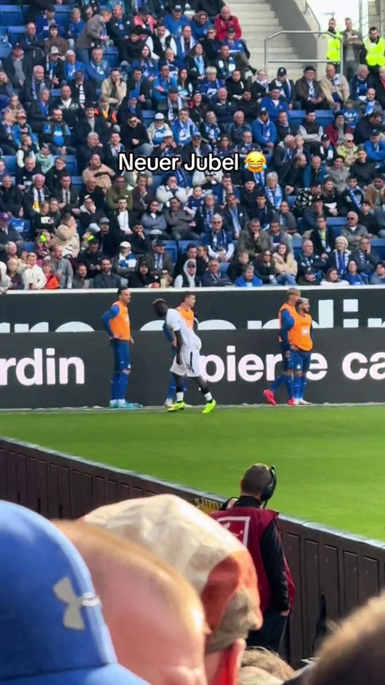 Inedit! Atacantul lui Bayer Leverkusen și-a dat pantalonii jos după ce a înscris o