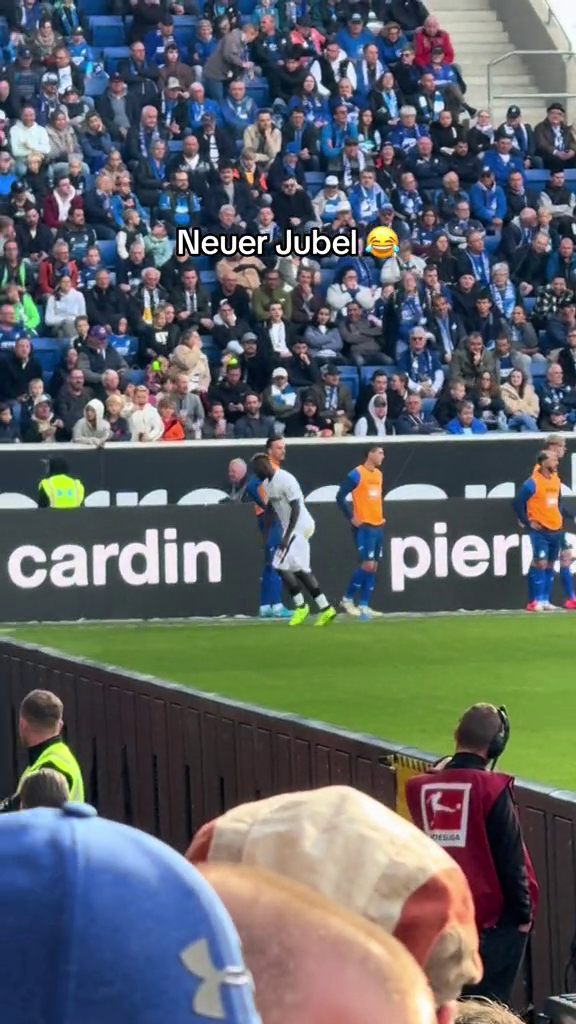 Inedit! Atacantul lui Bayer Leverkusen și-a dat pantalonii jos după ce a înscris o 