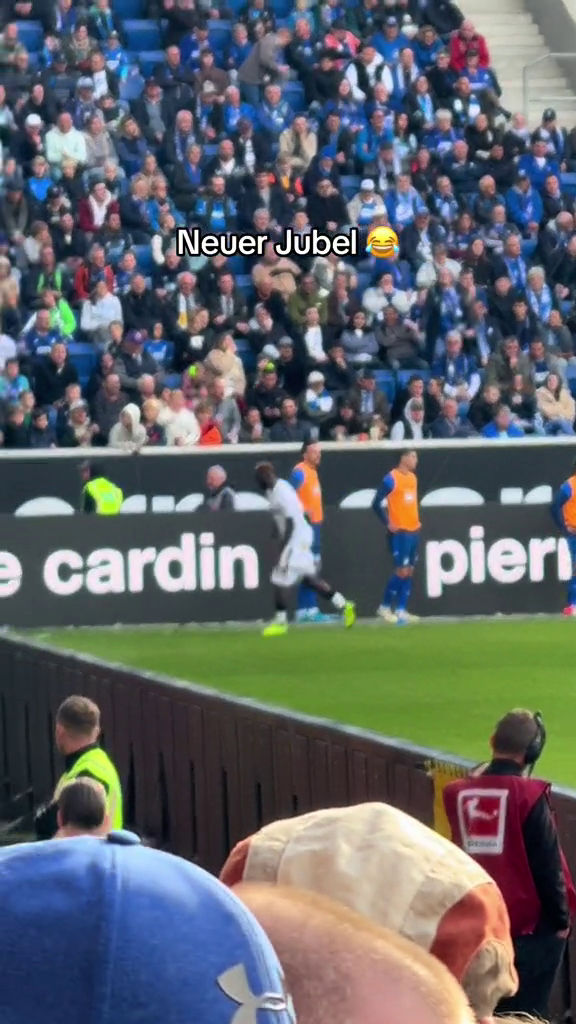 Inedit! Atacantul lui Bayer Leverkusen și-a dat pantalonii jos după ce a înscris o 
