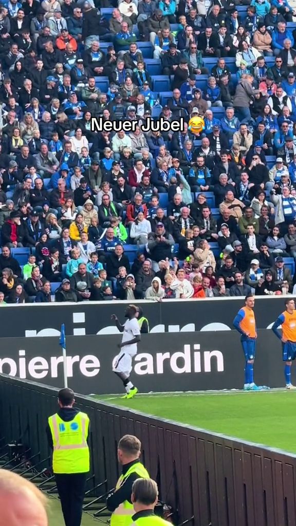 Inedit! Atacantul lui Bayer Leverkusen și-a dat pantalonii jos după ce a înscris o