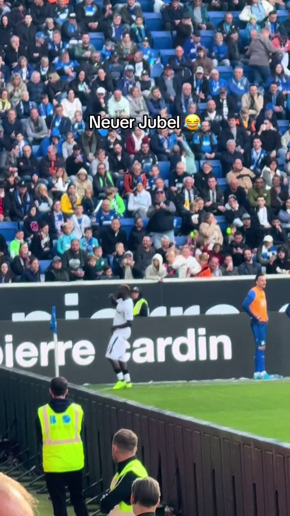 Inedit! Atacantul lui Bayer Leverkusen și-a dat pantalonii jos după ce a înscris o 