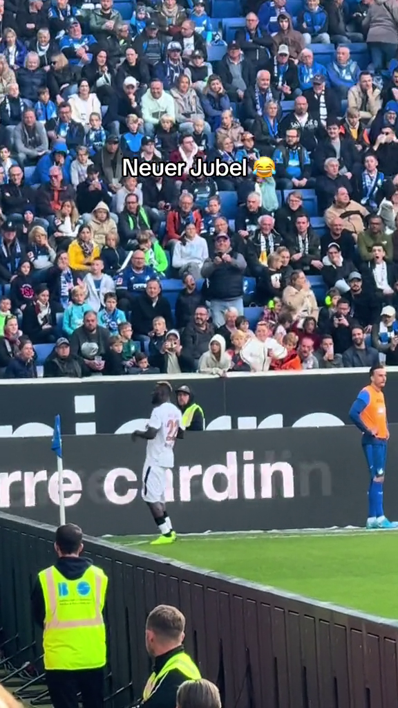 Inedit! Atacantul lui Bayer Leverkusen și-a dat pantalonii jos după ce a înscris o 