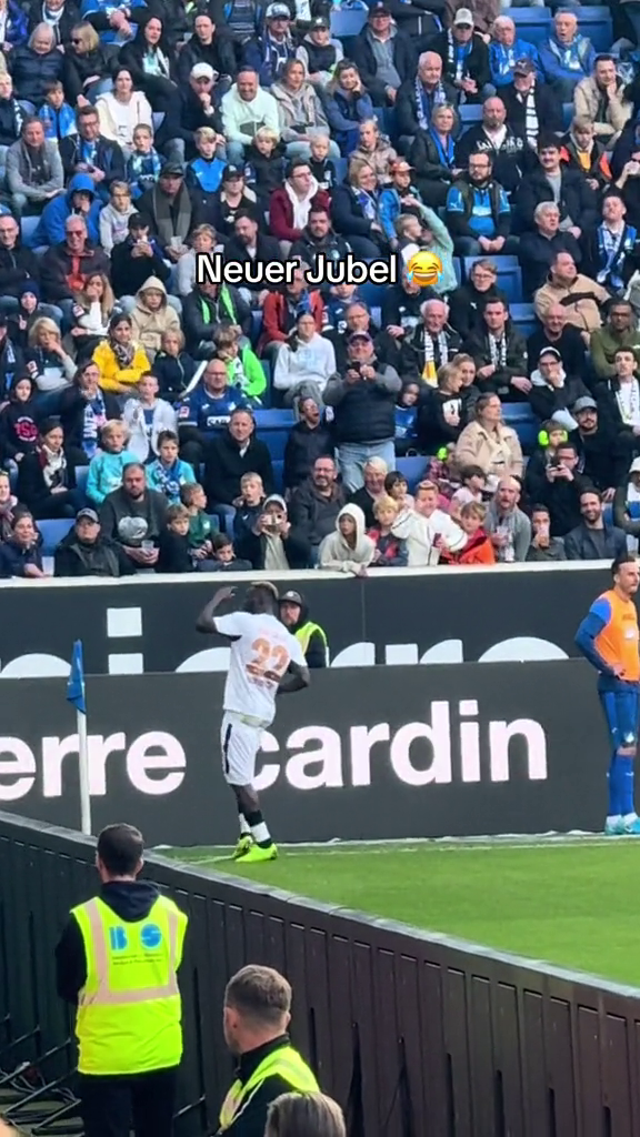 Inedit! Atacantul lui Bayer Leverkusen și-a dat pantalonii jos după ce a înscris o 