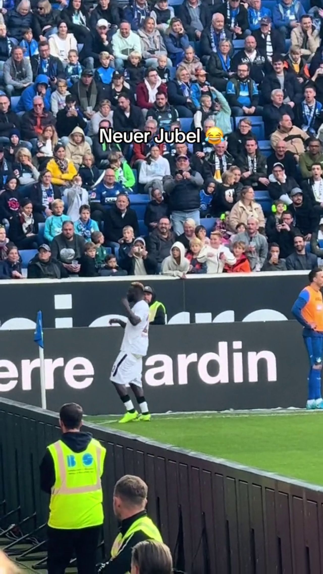 Inedit! Atacantul lui Bayer Leverkusen și-a dat pantalonii jos după ce a înscris o