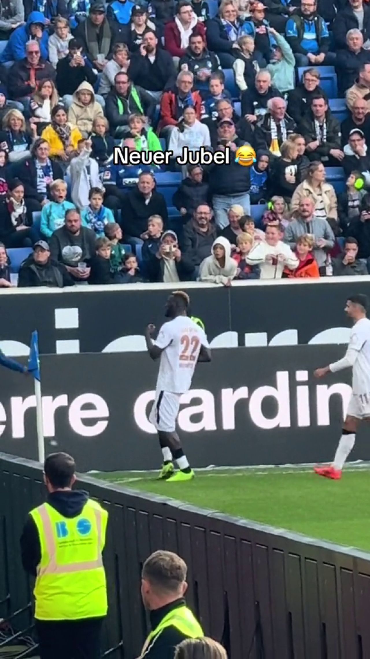 Inedit! Atacantul lui Bayer Leverkusen și-a dat pantalonii jos după ce a înscris o