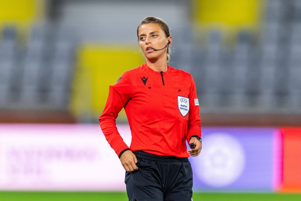 O brigadă de arbitre românce a fost delegată în Champions League_1