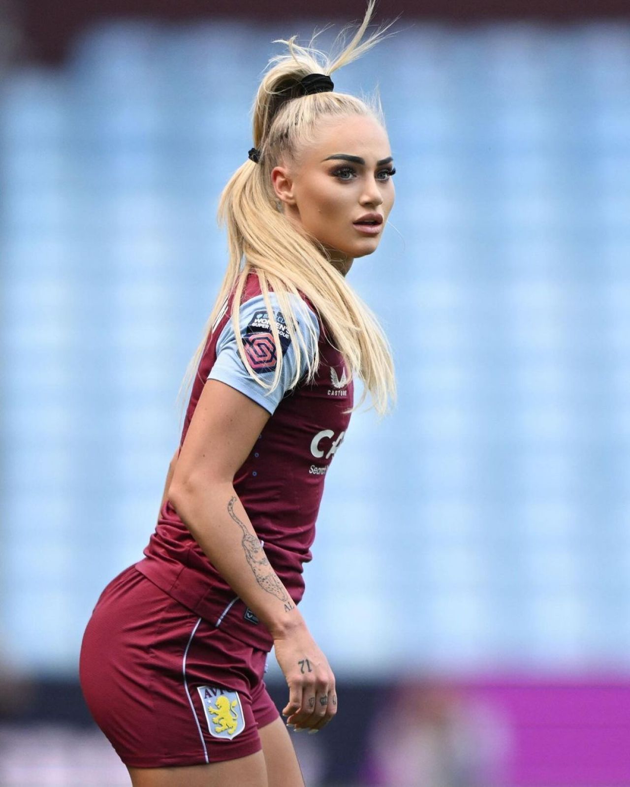 Cea mai sexy fotbalistă din lume nu mai suportă umilința prin care trece: