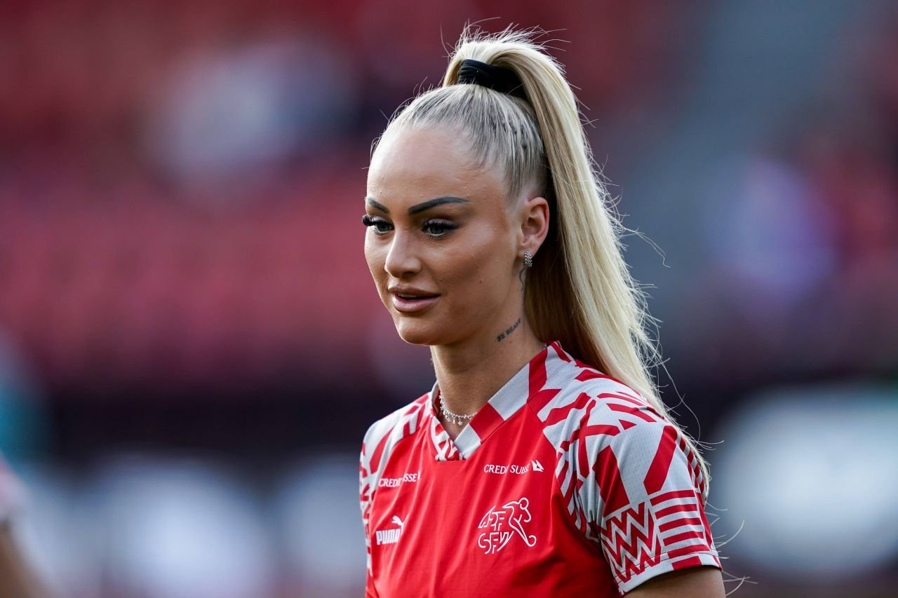 Cea mai sexy fotbalistă din lume nu mai suportă umilința prin care trece: 