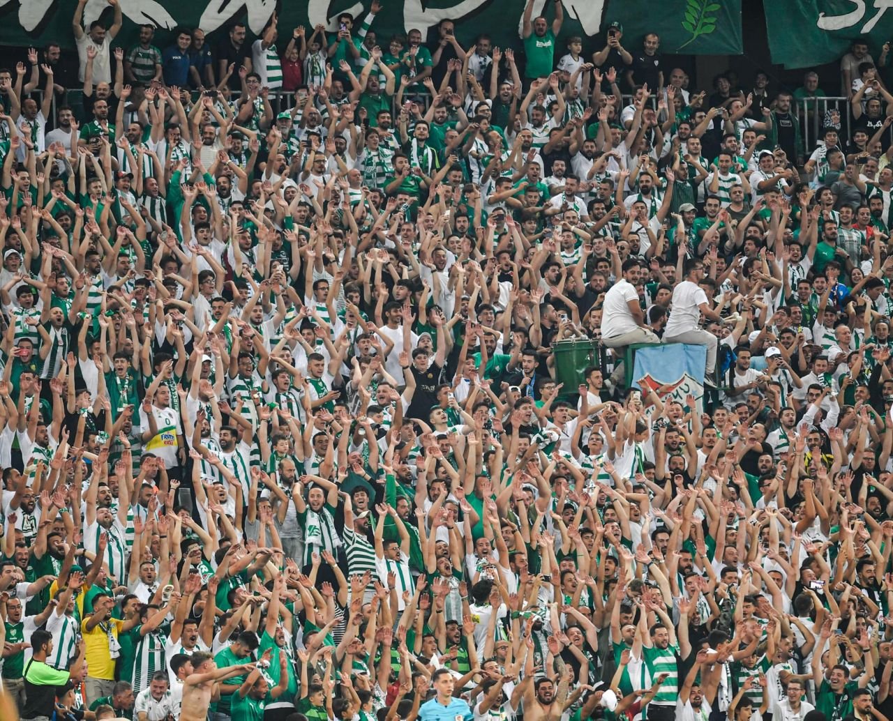 41.300 de fani în liga a patra! Echipa care-l aducea pe Hagi ca să ia titlul a ajuns în fotbalul mic, dar scrie istorie_3