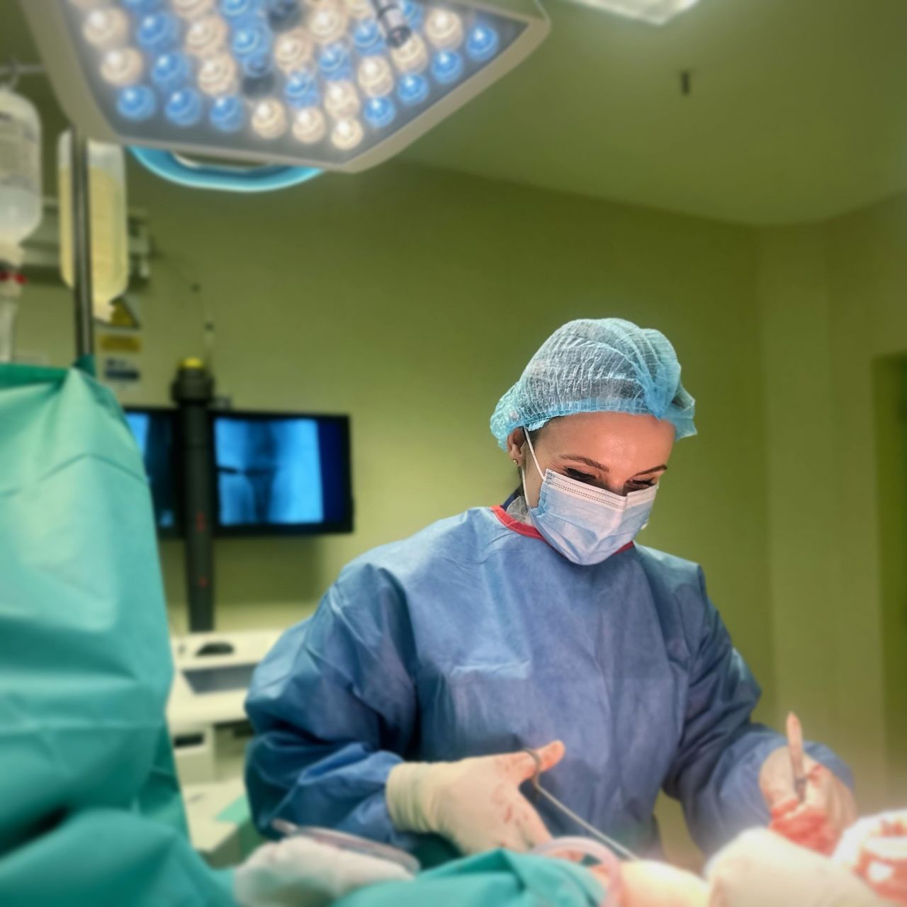 Reconversie profesională senzațională pentru o fostă tenismenă valoroasă din România: a devenit medic chirurg!_13