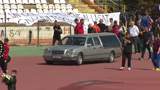 Sicriul lui Gheorghe Mulțescu a străbătut pentru ultima oară stadionul Dinamo! Imagini sfâșietoare_6