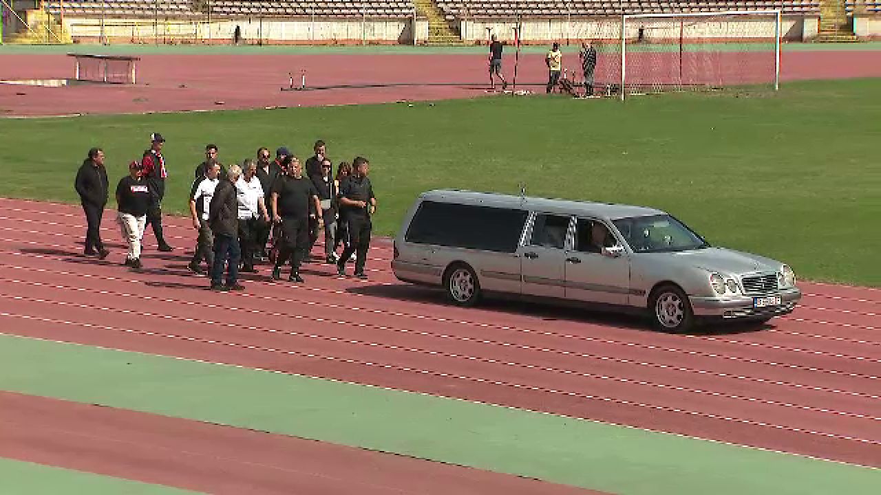 Sicriul lui Gheorghe Mulțescu a străbătut pentru ultima oară stadionul Dinamo! Imagini sfâșietoare_10
