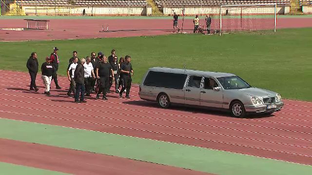 Sicriul lui Gheorghe Mulțescu a străbătut pentru ultima oară stadionul Dinamo! Imagini sfâșietoare_10