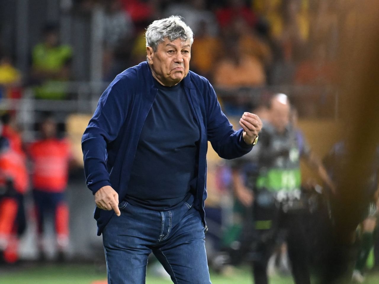 Singurul fotbalist rom&acirc;n recomandat de Mircea Lucescu italienilor! &rdquo;Poate juca at&acirc;t ca mijlocaş central, c&acirc;t şi ca mijlocaş ofensiv&rdquo;