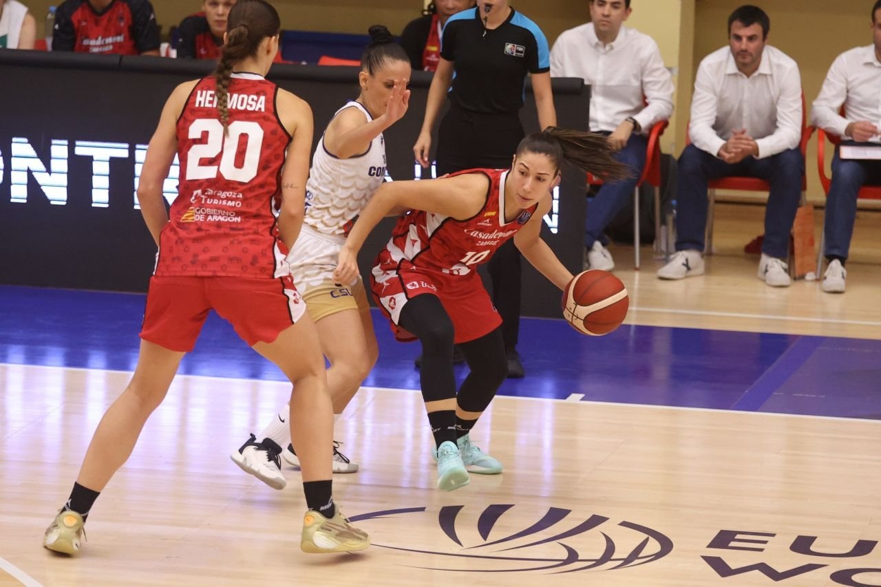 Ce au făcut CSM Constanța în EuroLeague și CSM CSU Oradea în Champions League. Fetele din Constanța au jucat cu același echipament bizar!_7