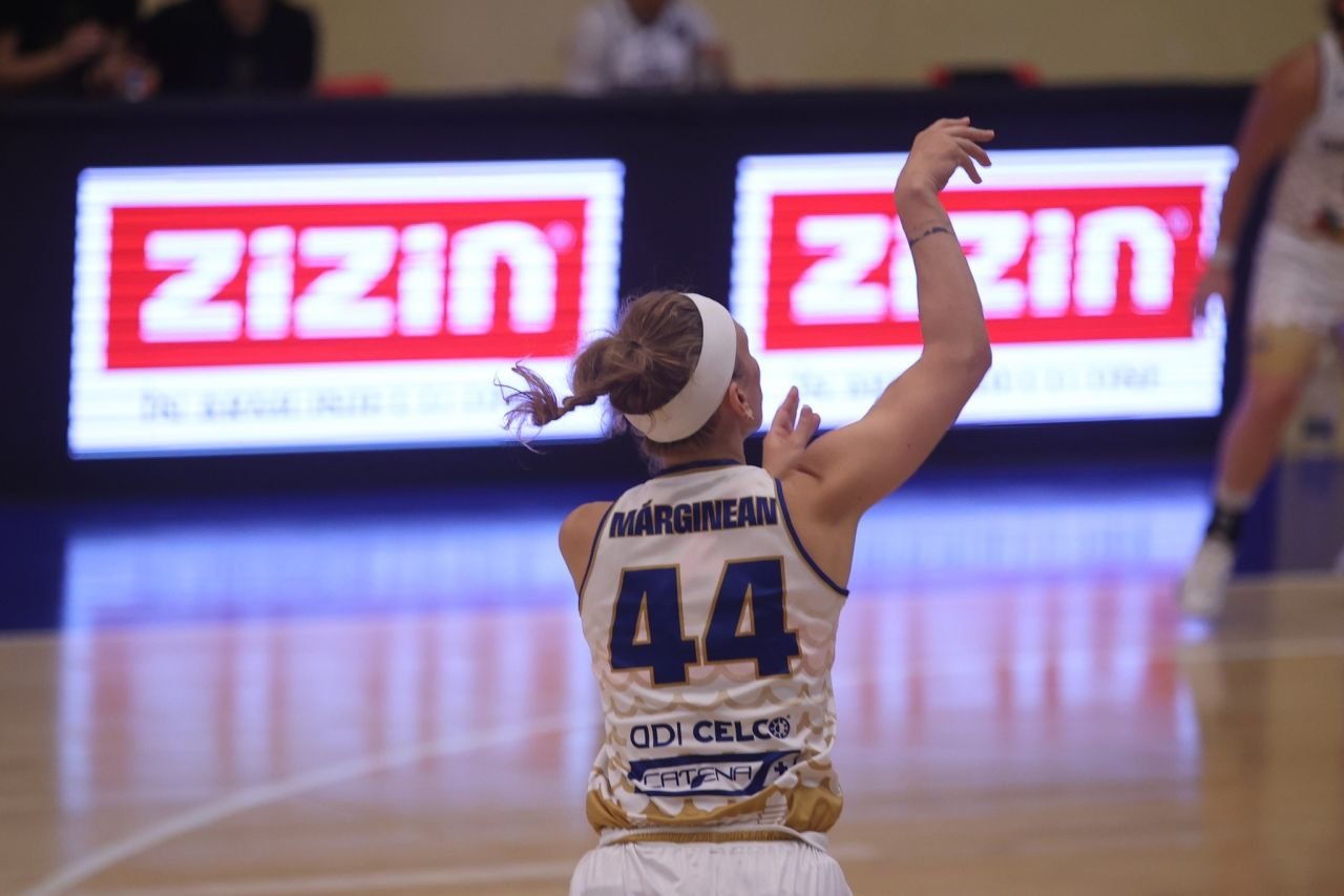 Ce au făcut CSM Constanța în EuroLeague și CSM CSU Oradea în Champions League. Fetele din Constanța au jucat cu același echipament bizar!_9